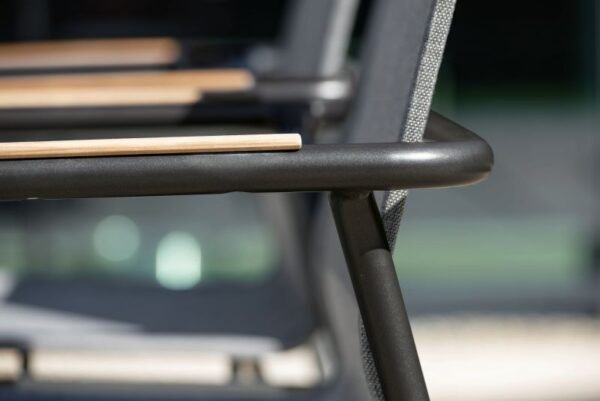 Aliumininis rėmas pilkos kėdės