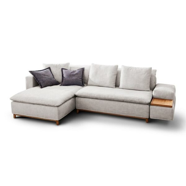 Klasikinė pilka sofa su minkštomis pagalvėlėmis